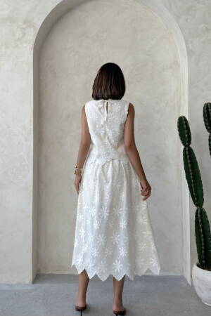 White Floral A-Line Midi Skirt - Brand: Topshow - Women's Clothing Wholesale - Globality Store