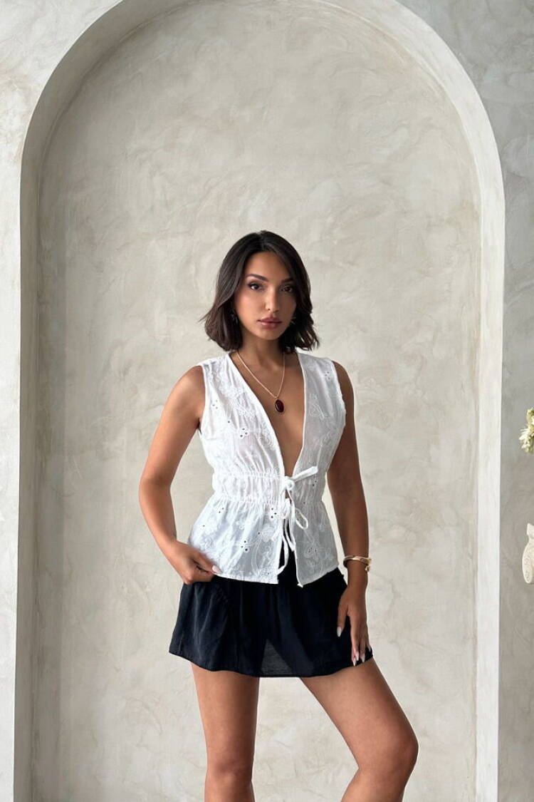 White Casual Sleeveless Tie Shirt With Cap Sleeves