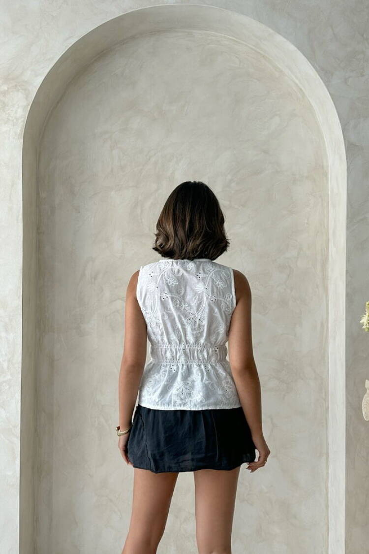 White Casual Sleeveless Tie Shirt With Cap Sleeves
