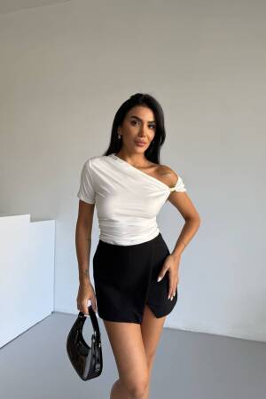 White Slim Fit One Shoulder Neck Blouse - Brand: Ezgi Nisantasi - Women's Clothing Wholesale - Globality Store