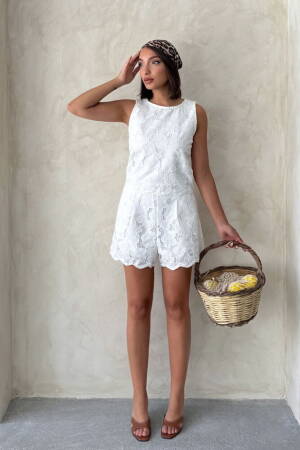White Floral High Waist Bermuda Shorts - Brand: Topshow - Women's Clothing Wholesale - Globality Store
