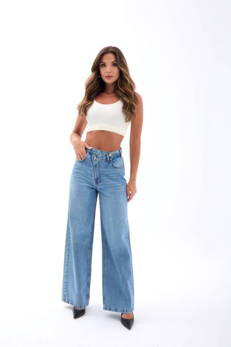 Blue Mom Jeans High Waist Wide Leg Buttoned - Brand: Fame - Women's Clothing Wholesale - Globality Store