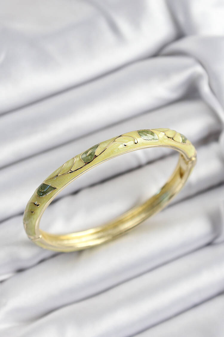 Gold Color Women Clamp With Enamel Brass Peanut Green Leaf Motif - Brand: Ebijuteri - Women's Clothing Wholesale - Globality Store