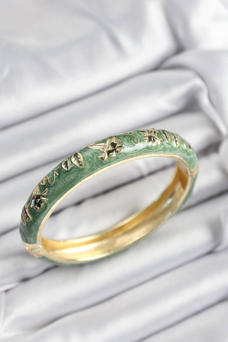 Gold Color Women Clamp With Enameled Brass Green Flower Motif - Brand: Ebijuteri - Women's Clothing Wholesale - Globality Store
