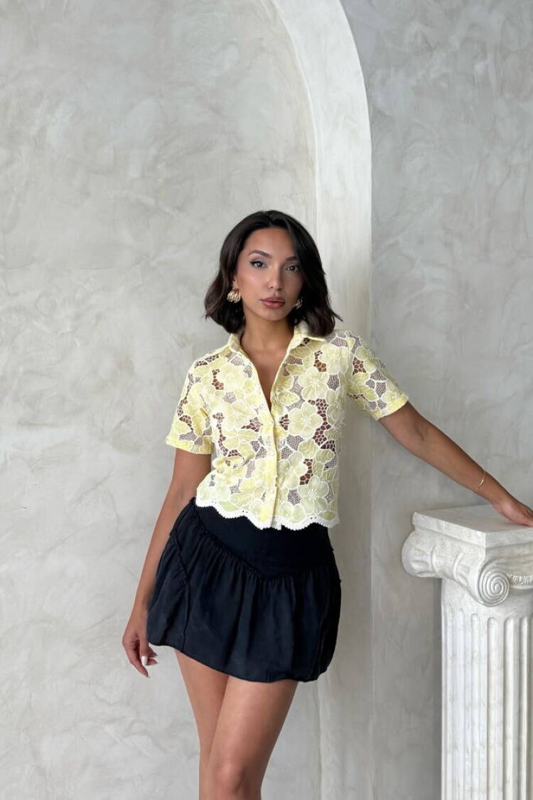 Floral Casual Shirt With Buttoned Closure