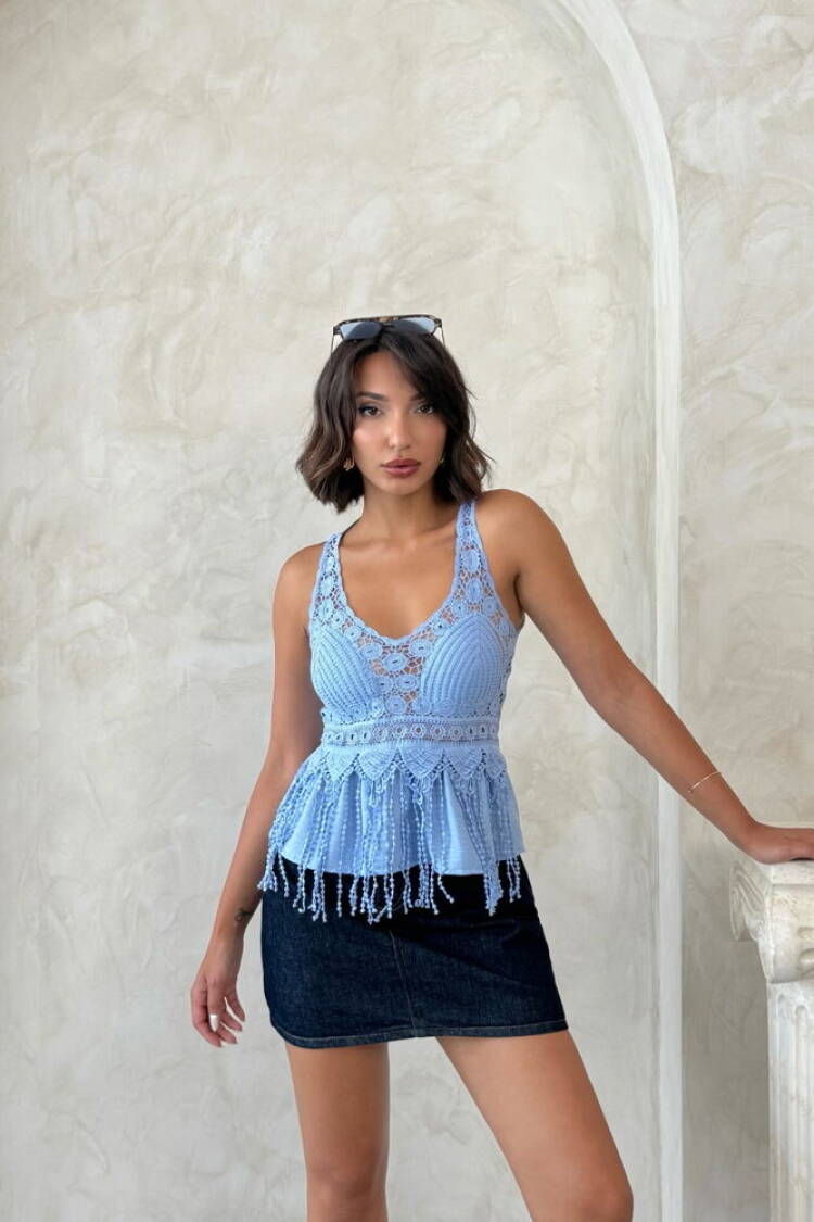 Sleeveless V-Neck Slim Fit Blouse