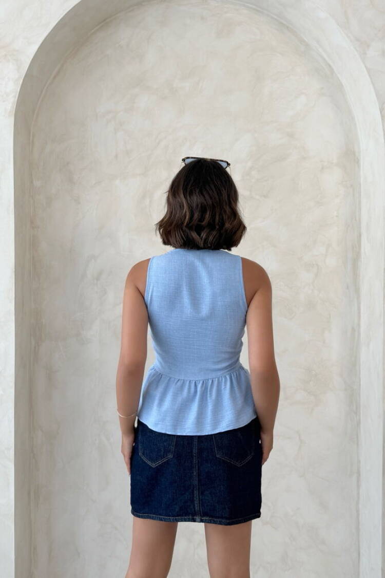 Sleeveless V-Neck Slim Fit Blouse