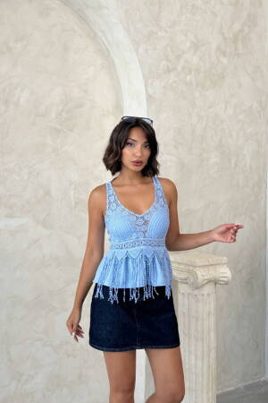 Sleeveless V-Neck Slim Fit Blouse