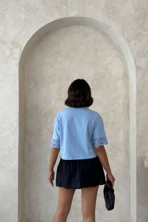 Casual Tshirt With Half Sleeve And Crop Length