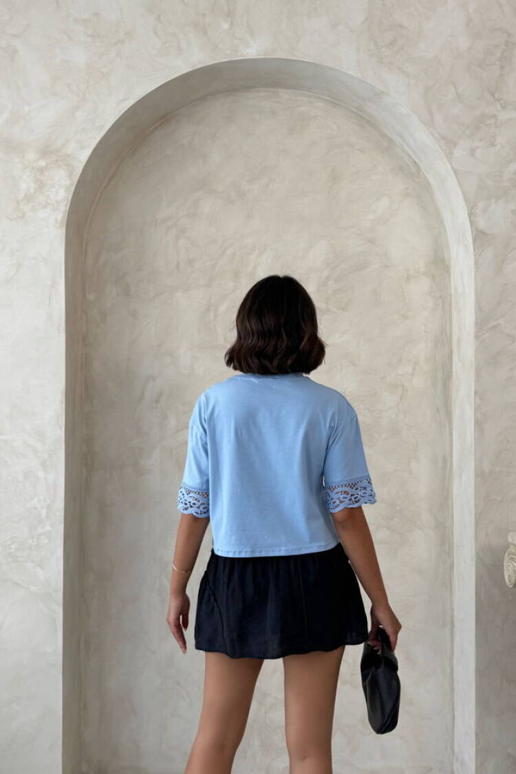 Casual Tshirt With Half Sleeve And Crop Length