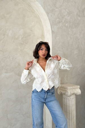 White Floral V-Neck Crop Shirt