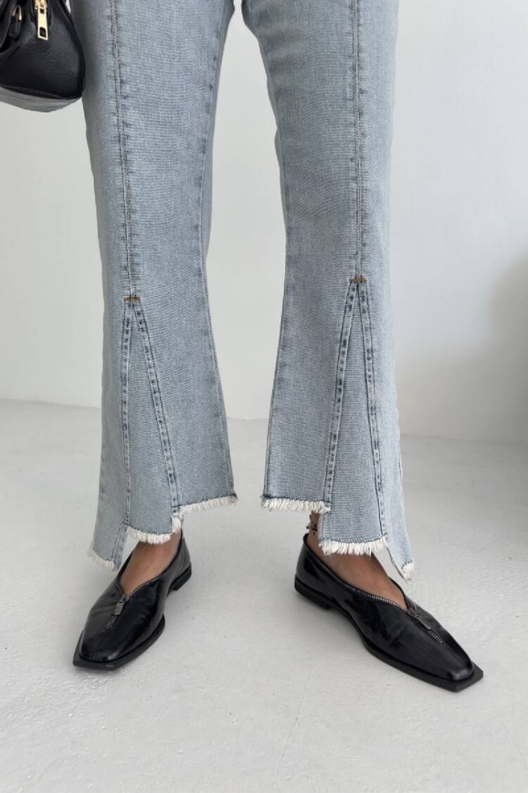 Mom Jeans With Flare Leg And High Waist