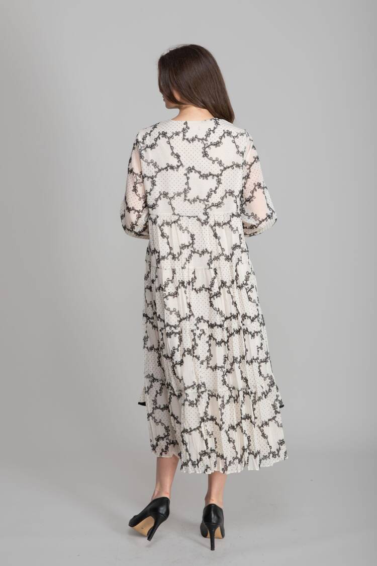 Black Elegant A-Line Dress With V-Neck And 3/4 Sleeves
