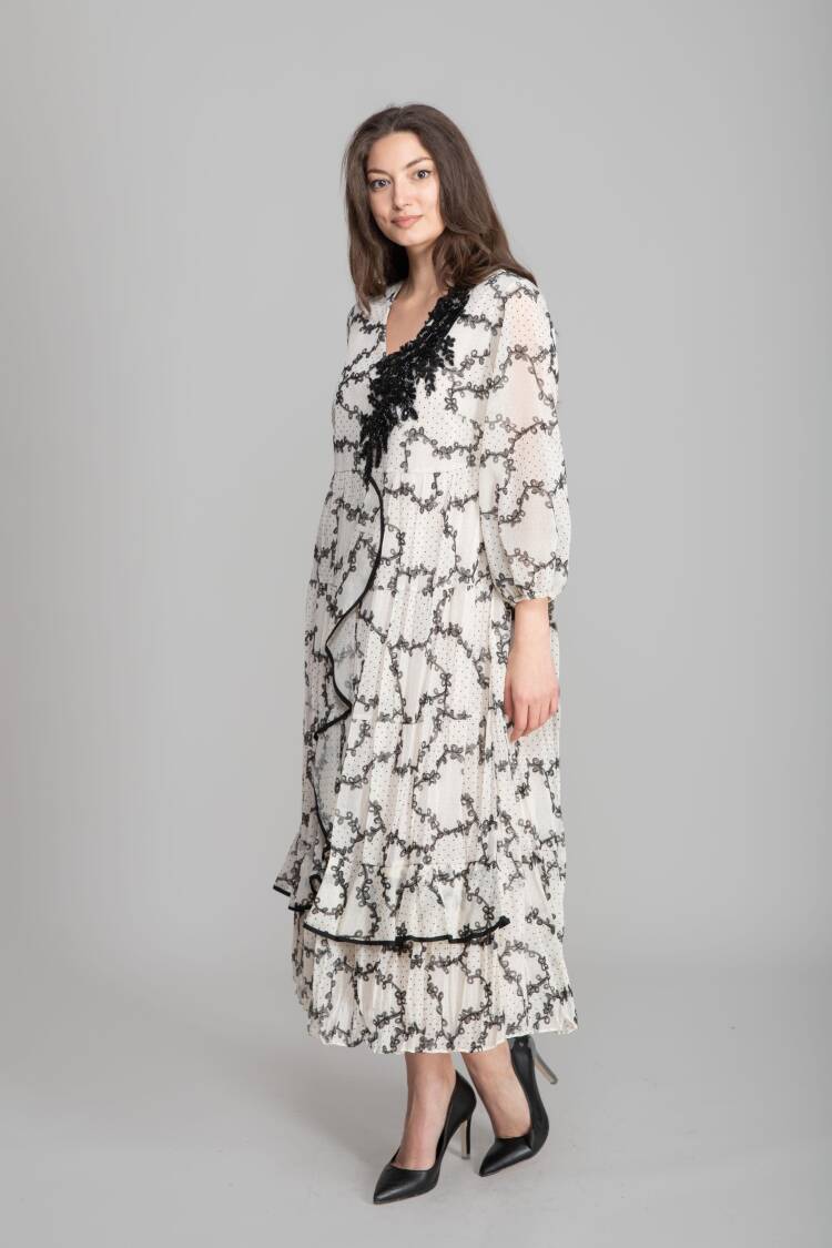 Black Elegant A-Line Dress With V-Neck And 3/4 Sleeves