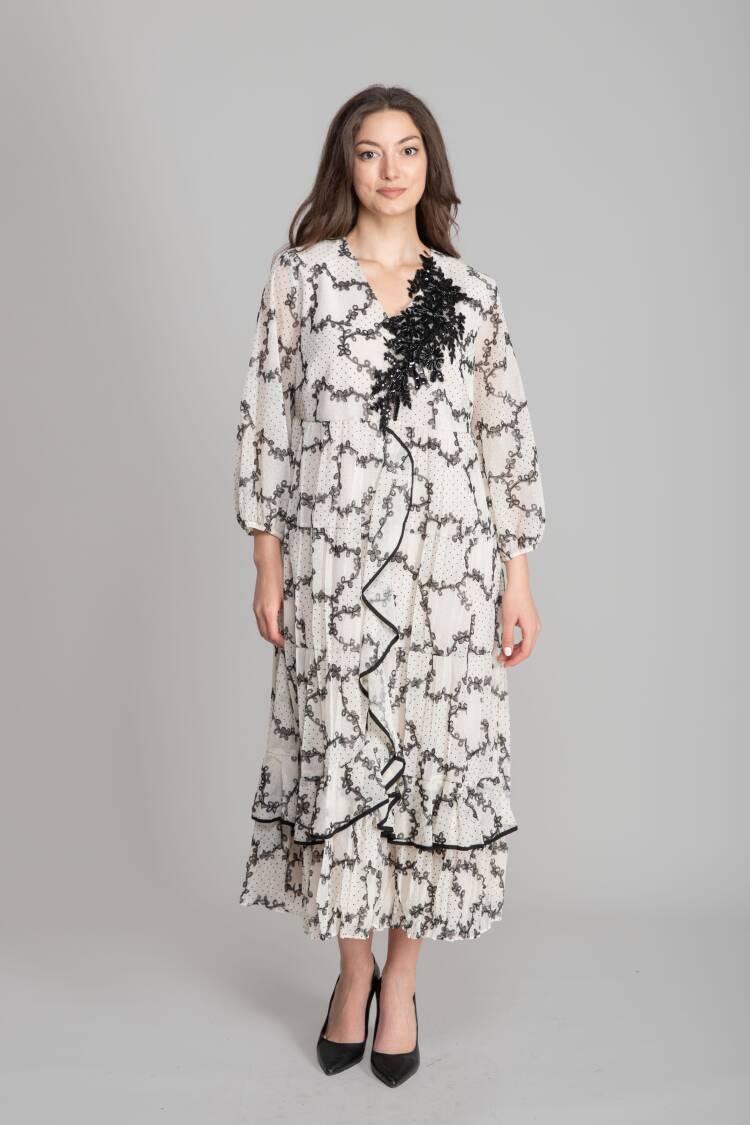 Black Elegant A-Line Dress With V-Neck And 3/4 Sleeves