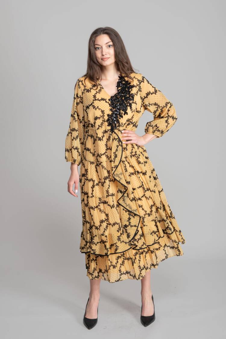 ElegantWrap Dress With Floral And Polka Dot Pattern