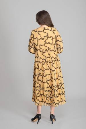ElegantWrap Dress With Floral And Polka Dot Pattern