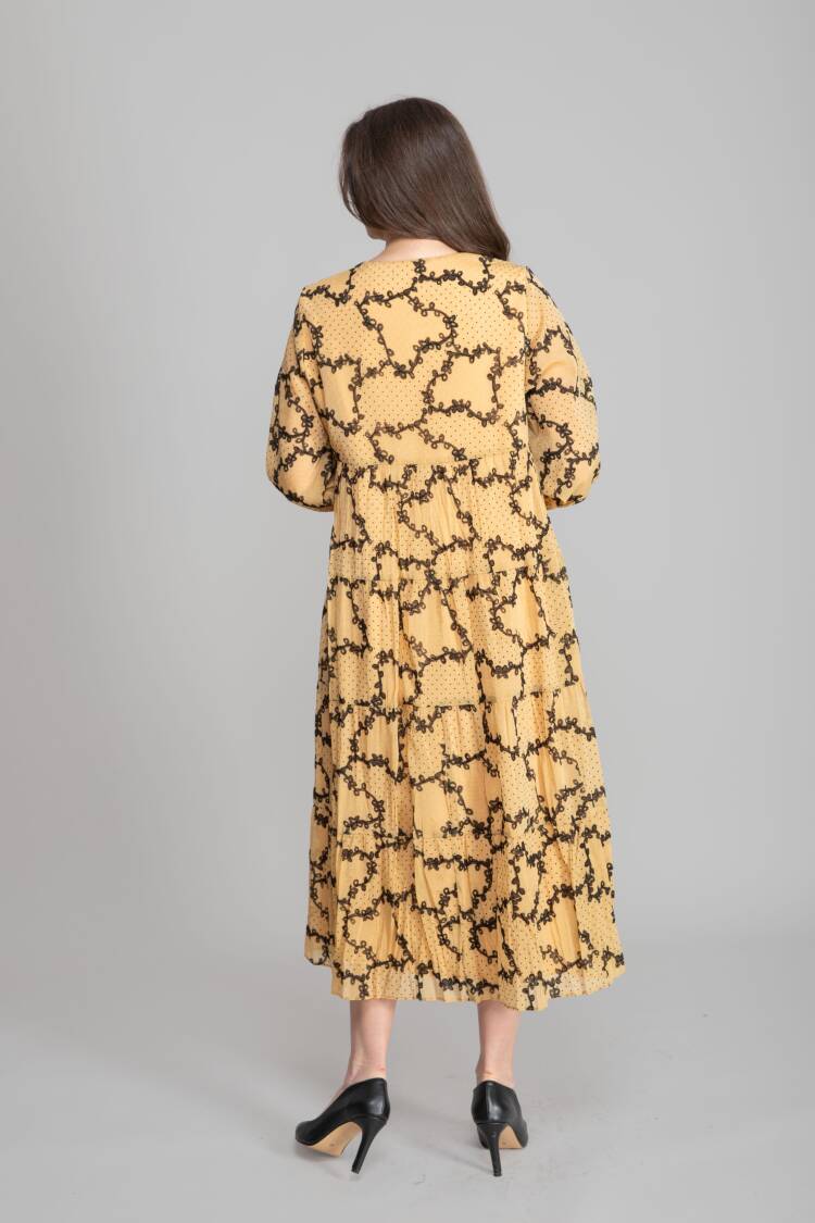 ElegantWrap Dress With Floral And Polka Dot Pattern