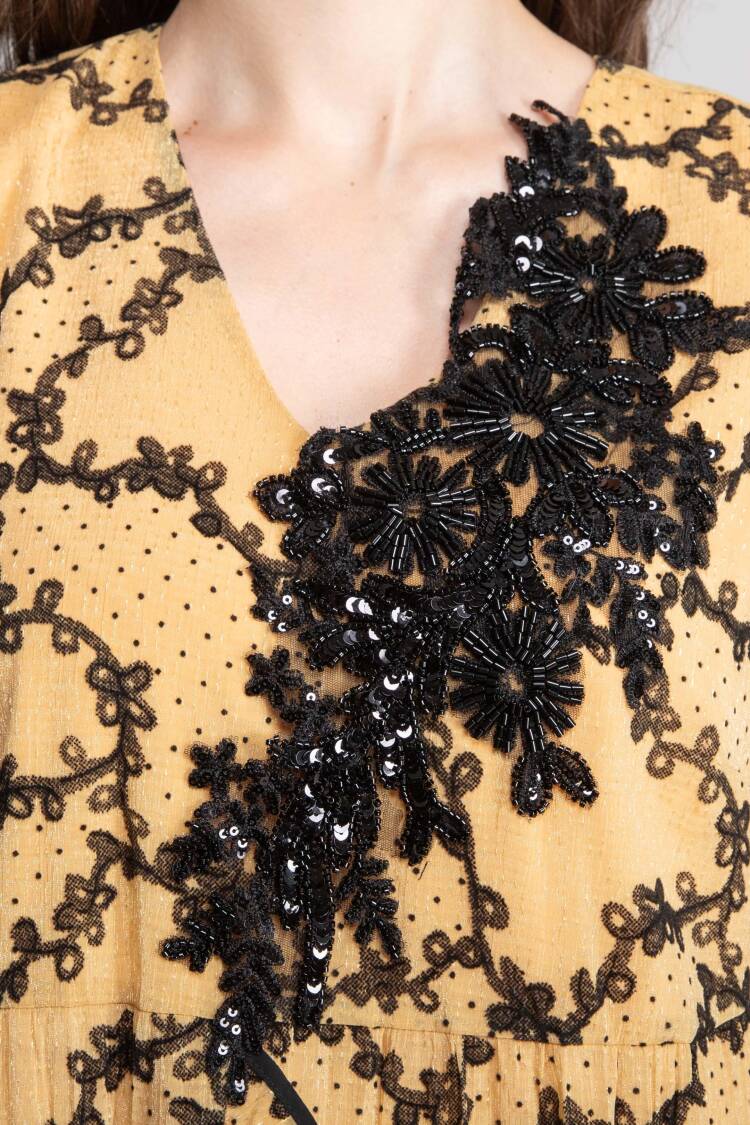 ElegantWrap Dress With Floral And Polka Dot Pattern