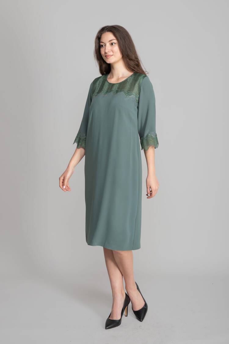 Elegant Green Shift Dress With Bell Sleeves