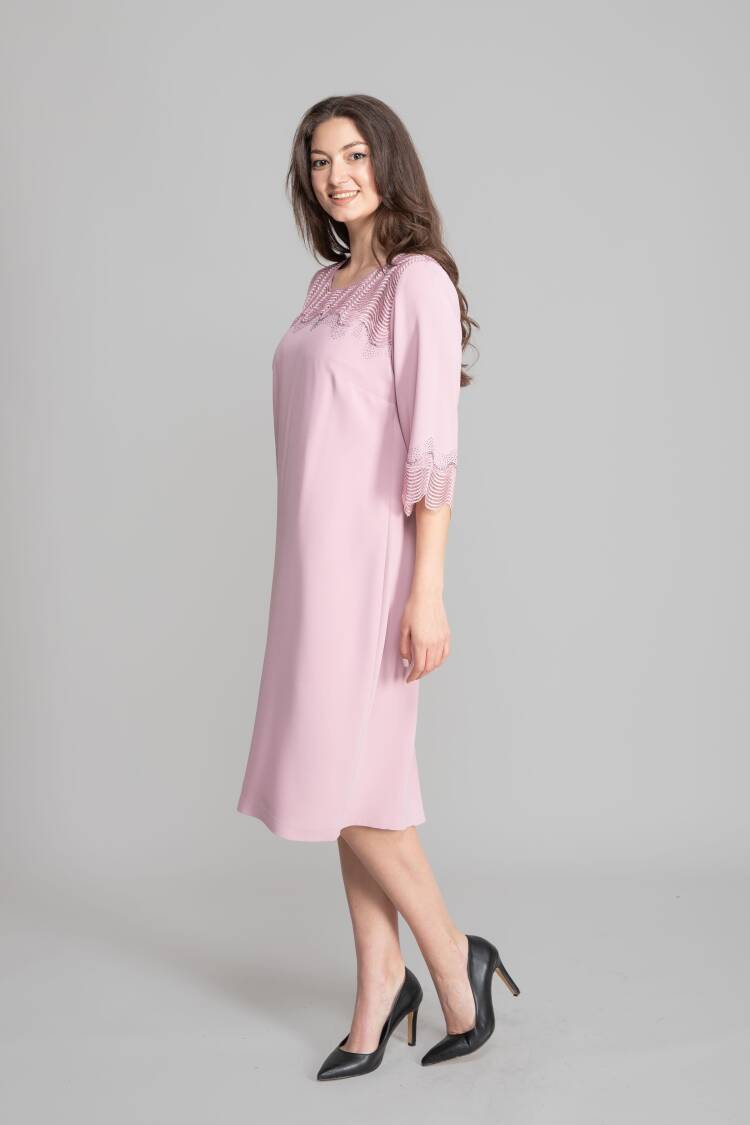ElegantShift Dress With 3/4 Sleeves