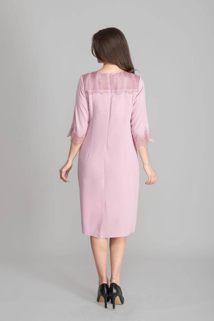 ElegantShift Dress With 3/4 Sleeves