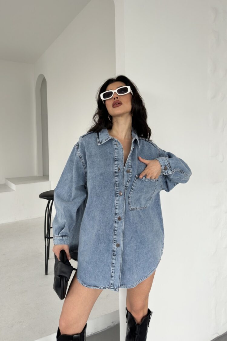 Casual Oversized Shirt With Notched Neck
