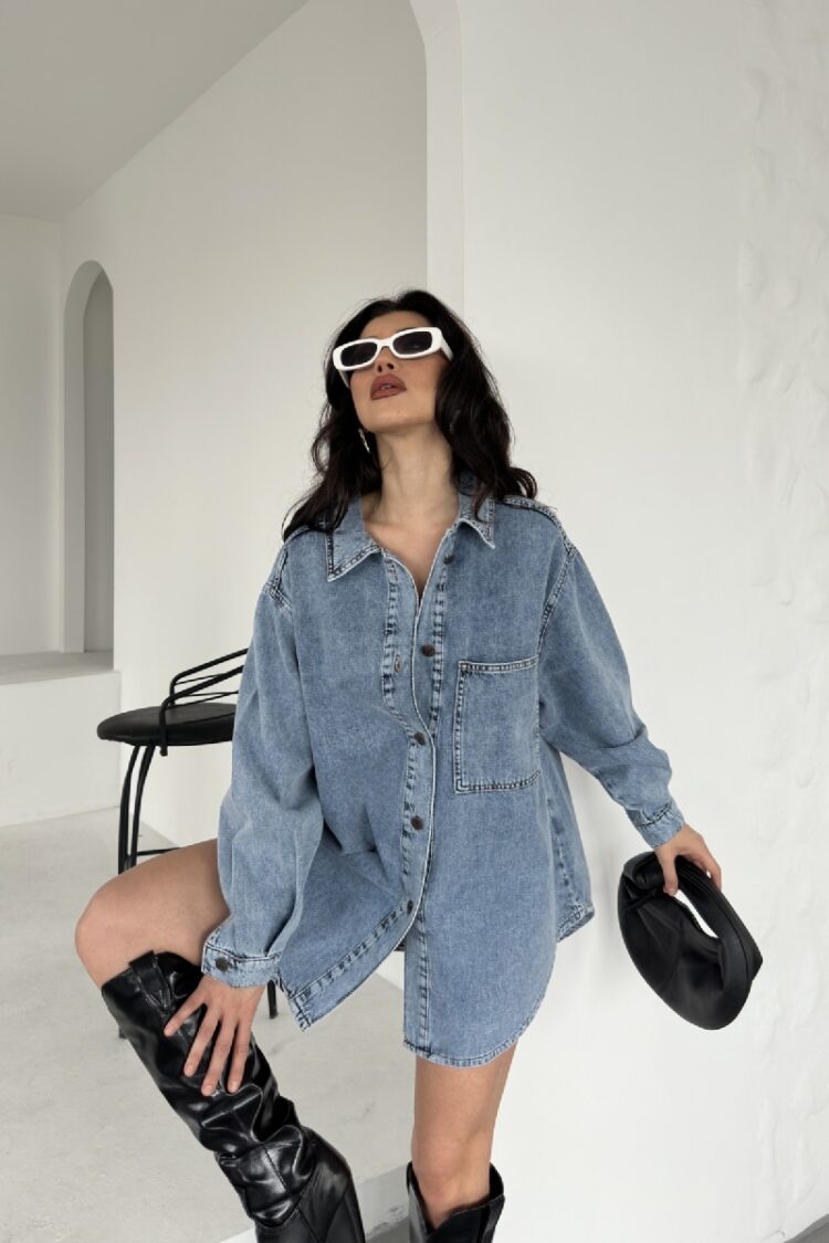 Casual Oversized Shirt With Notched Neck