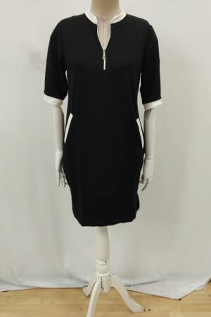 Black Elegant V-Neck Shift Dress