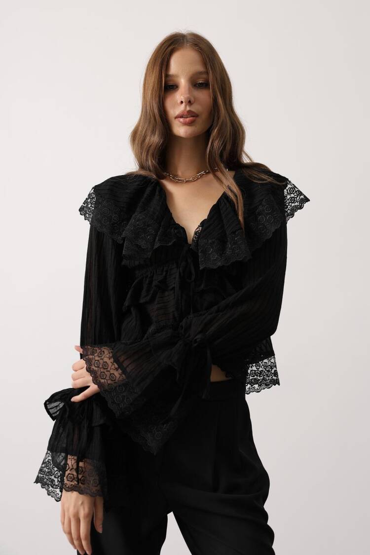 Elegant Crop Blouse With Ruffle Sleeves