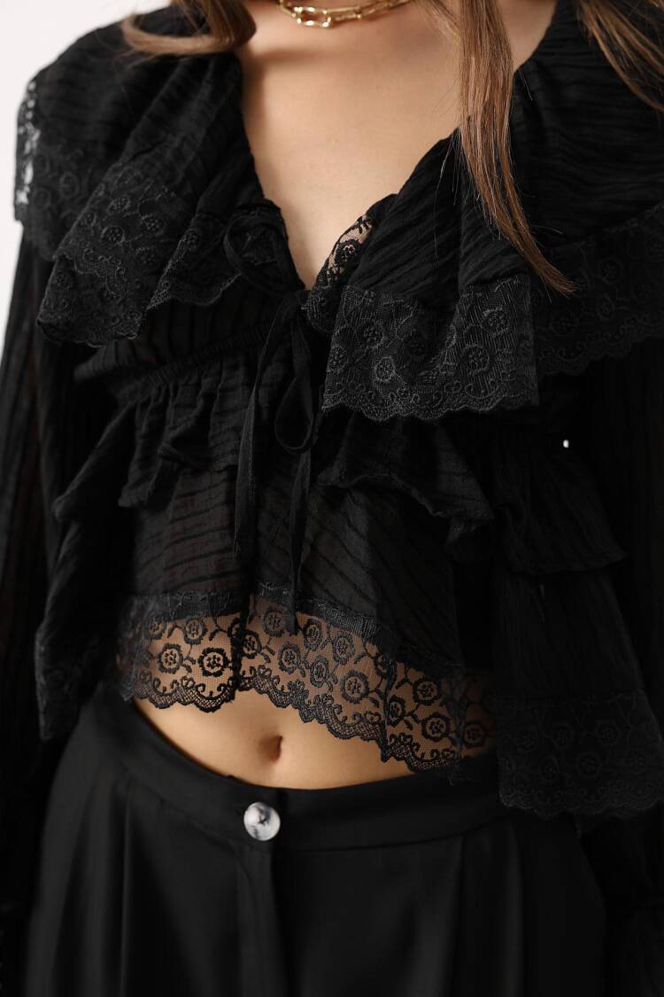 Elegant Crop Blouse With Ruffle Sleeves