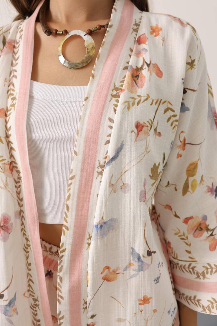 White Kimono With Floral Pattern And Shawl Collar