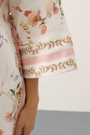 White Kimono With Floral Pattern And Shawl Collar