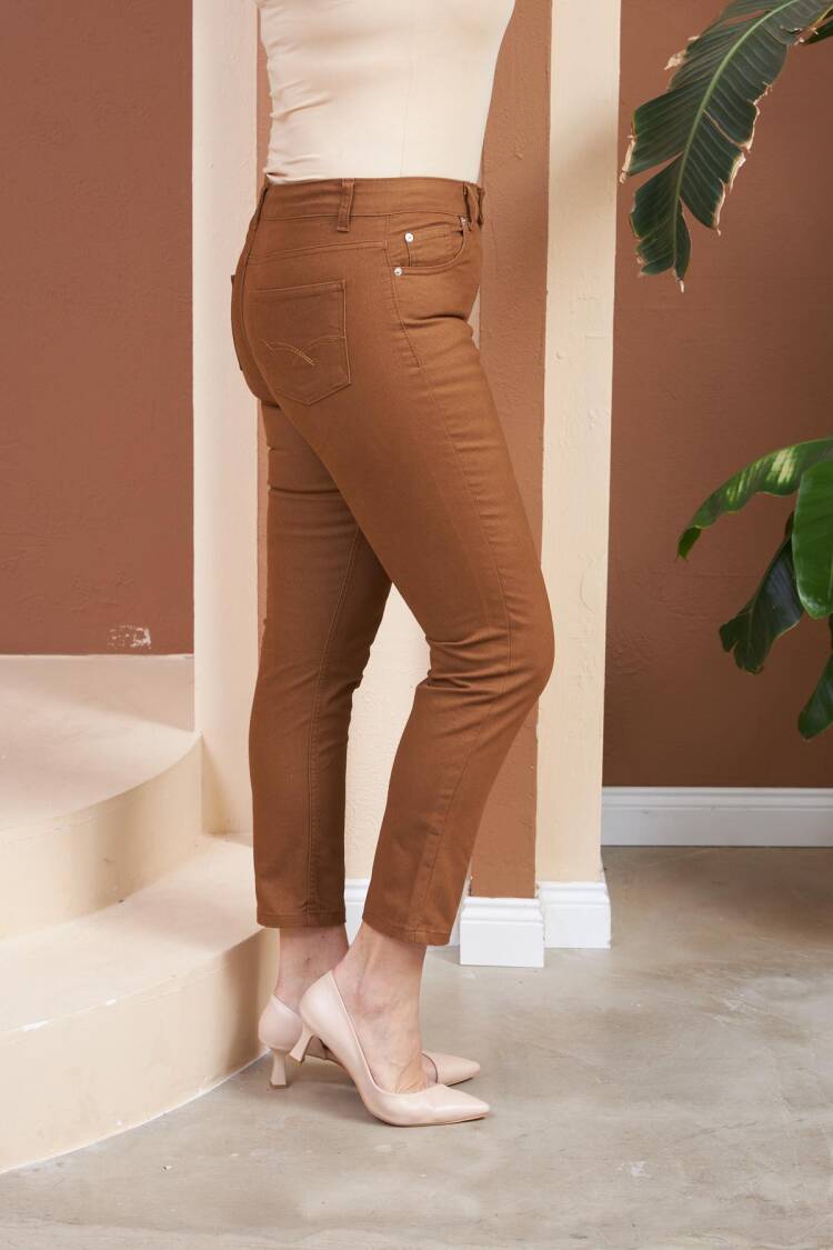Brown Mom Pants With Cropped Straight Leg