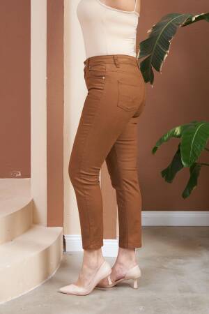 Brown Mom Pants With Cropped Straight Leg