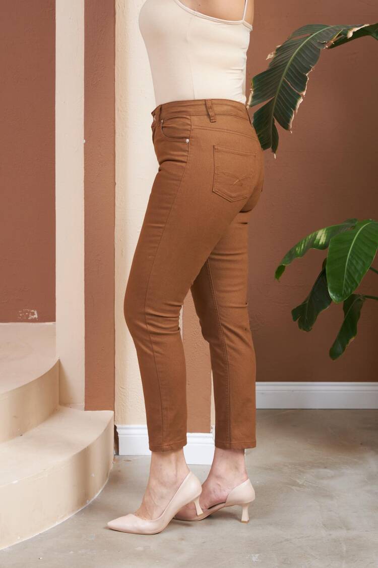 Brown Mom Pants With Cropped Straight Leg