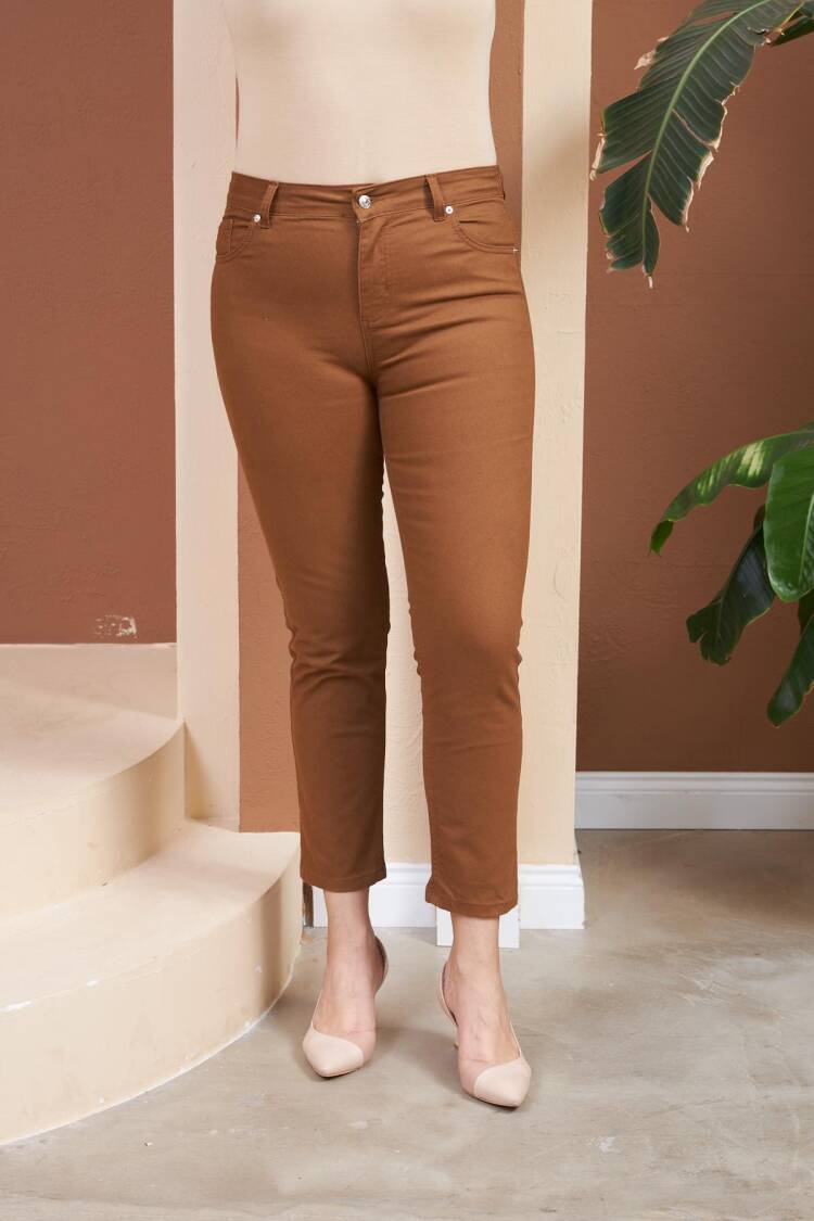 Brown Mom Pants With Cropped Straight Leg