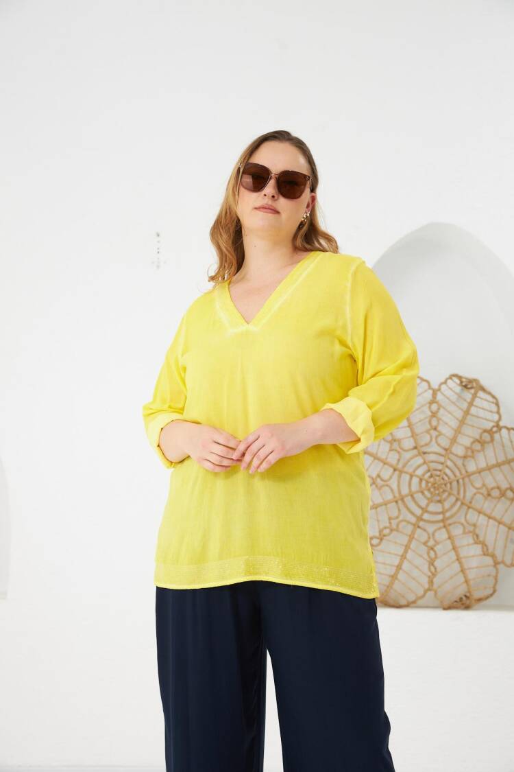 Plus Size Blouse With V-Neck And 3/4 Sleeves