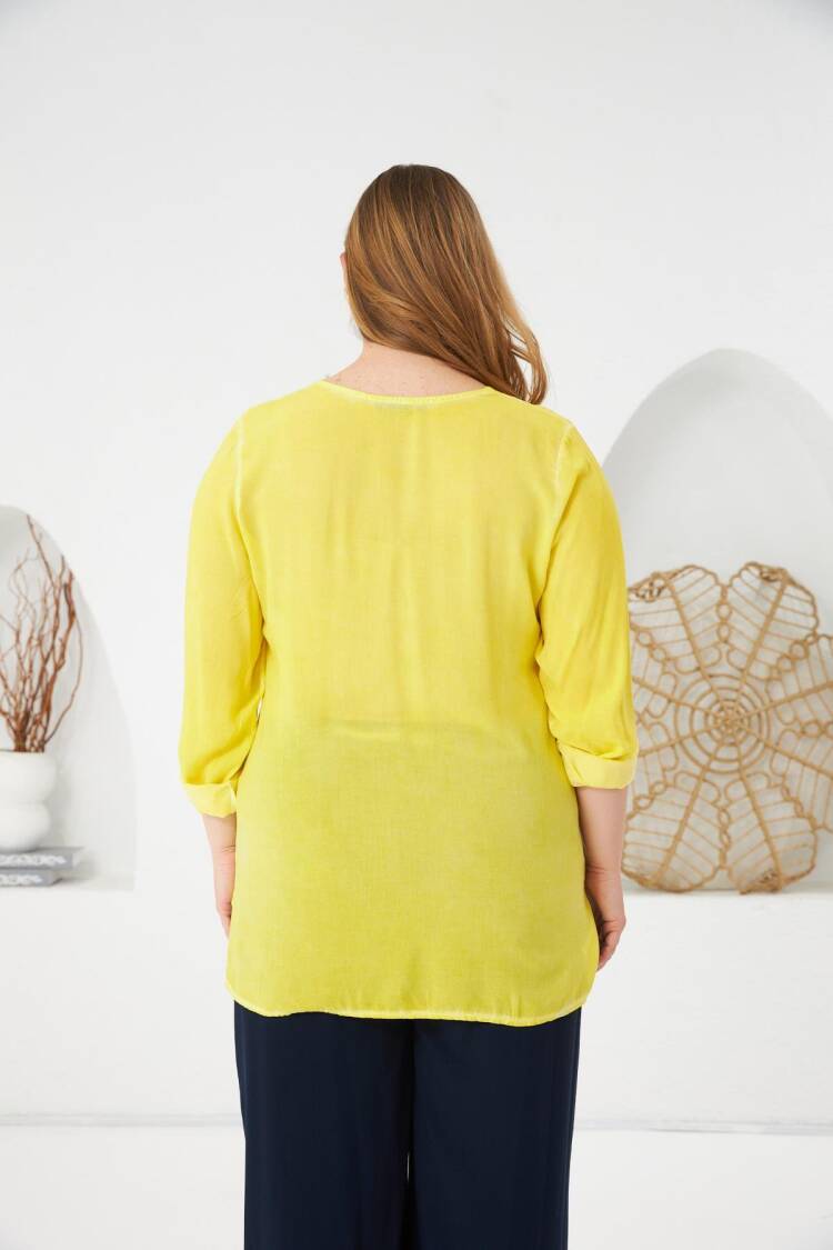 Plus Size Blouse With V-Neck And 3/4 Sleeves