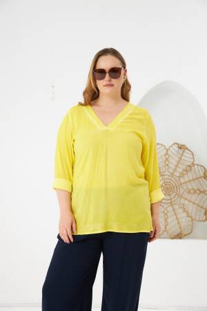 Plus Size Blouse With V-Neck And 3/4 Sleeves