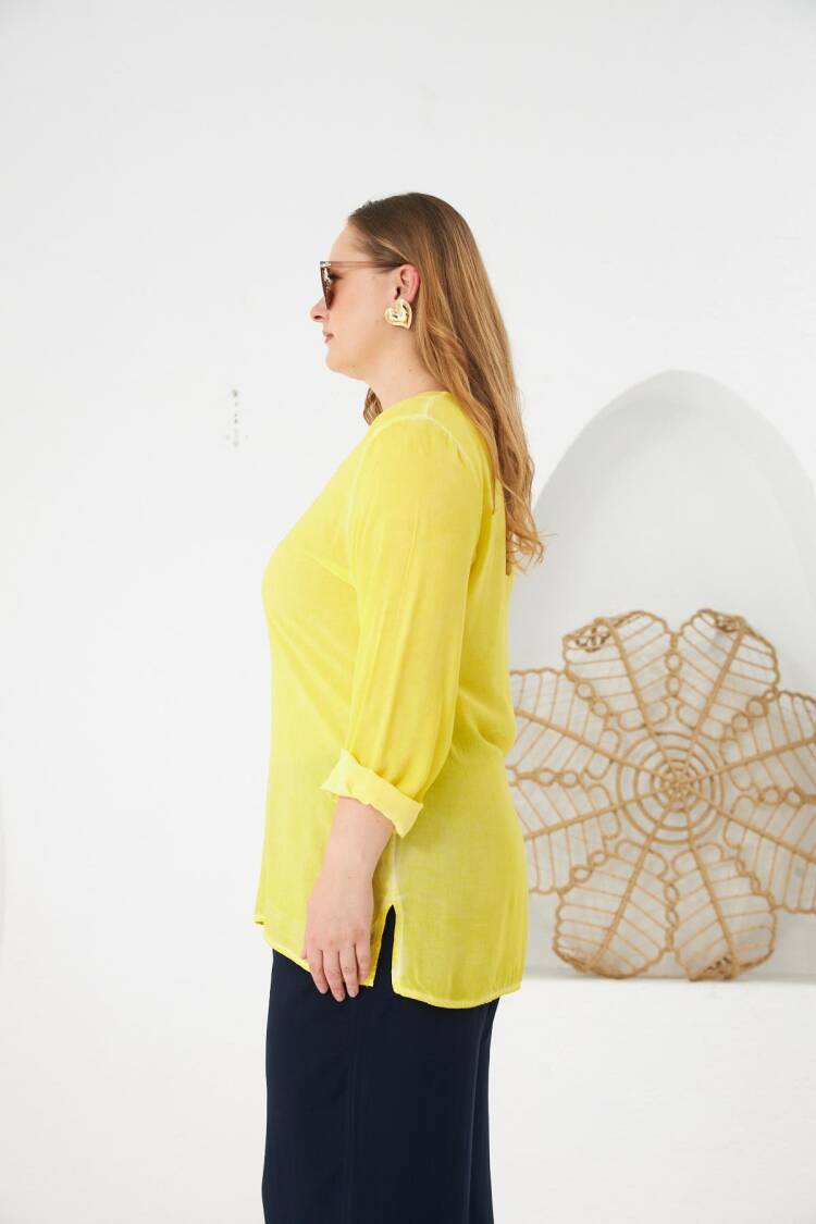 Plus Size Blouse With V-Neck And 3/4 Sleeves