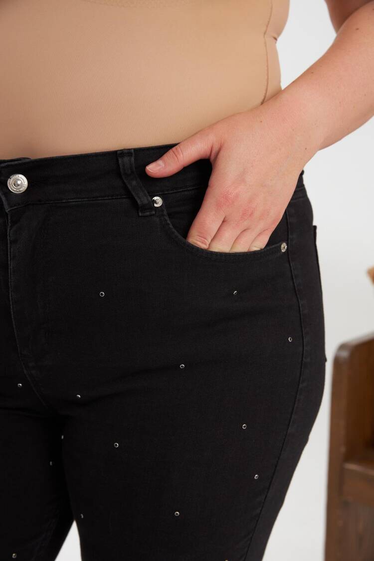 Mom Jeans With Polka Dot Pattern