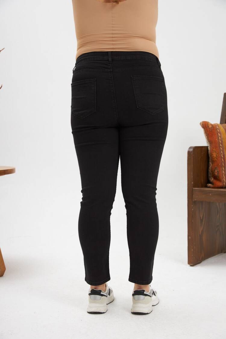 Mom Jeans With Polka Dot Pattern