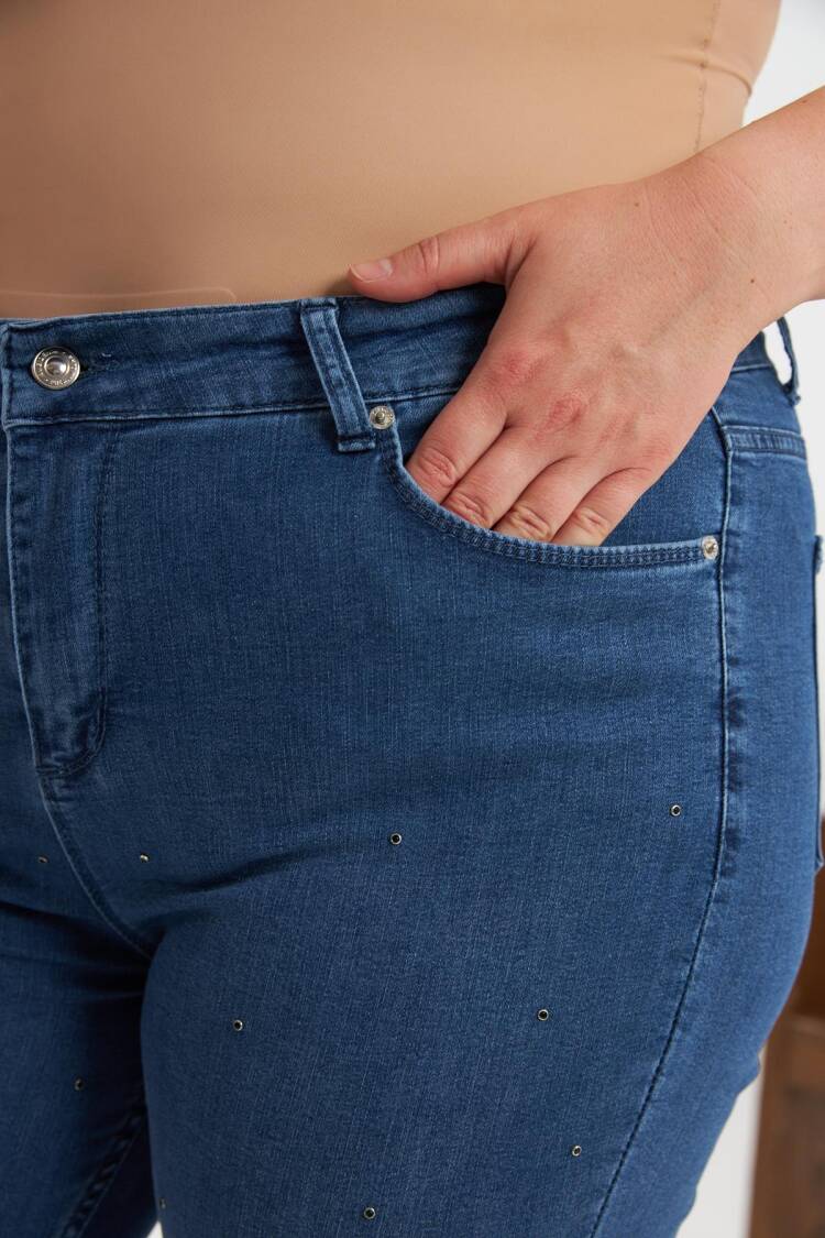 Casual Mom Jeans With Skinny Leg