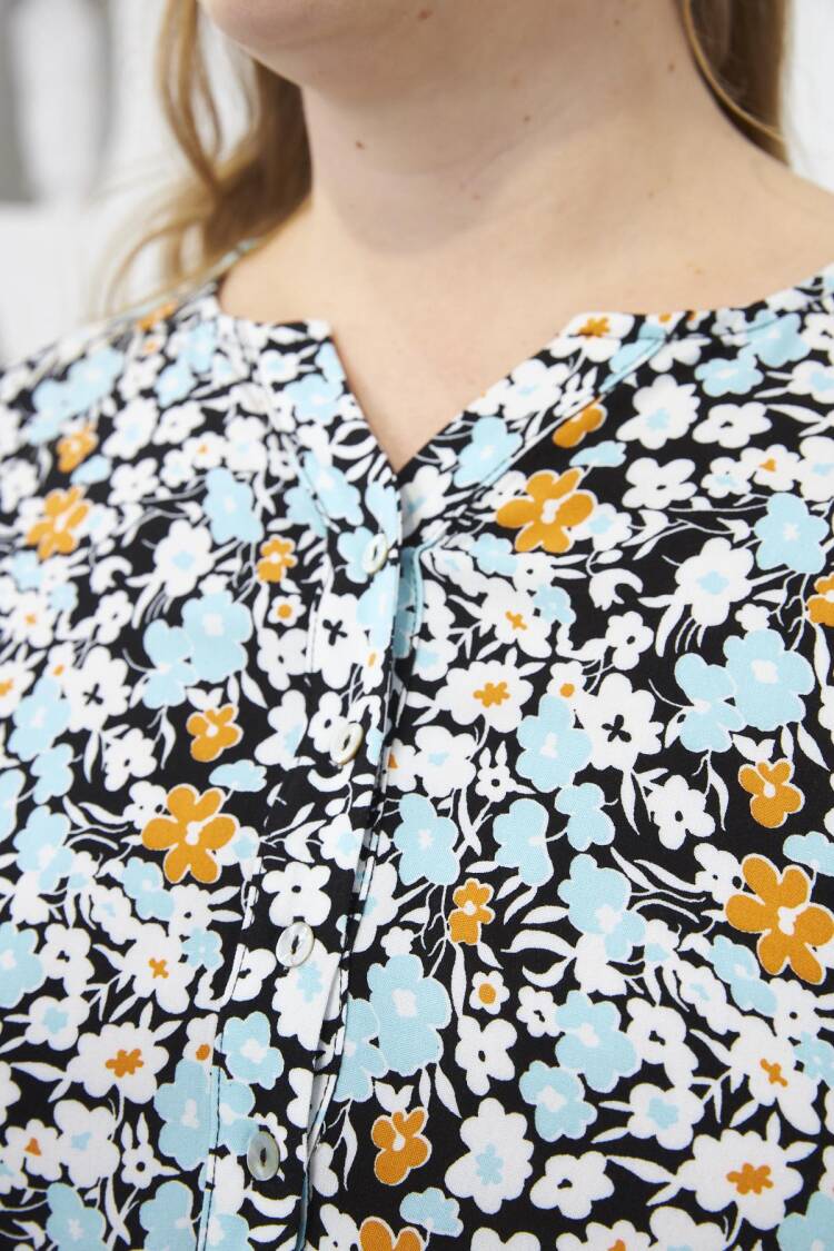 Chamomile Print Dominant Collar Plus Size Blouses Baby Blue