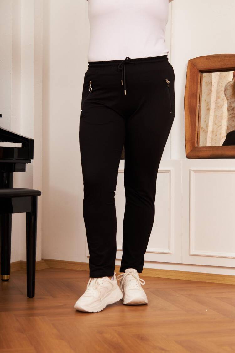 Black Tracksuit With Slim Fit And Hooded Neck
