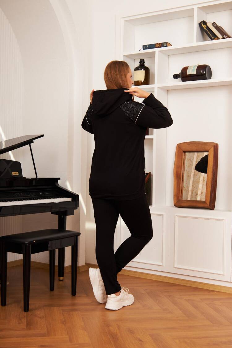 Black Tracksuit With Slim Fit And Hooded Neck