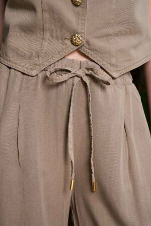 Elastic Linen Pants With Leg Detail