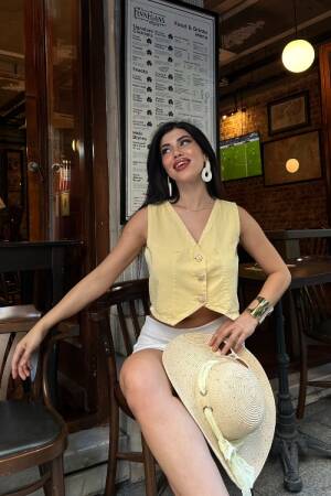 Slim Fit Crop Vest