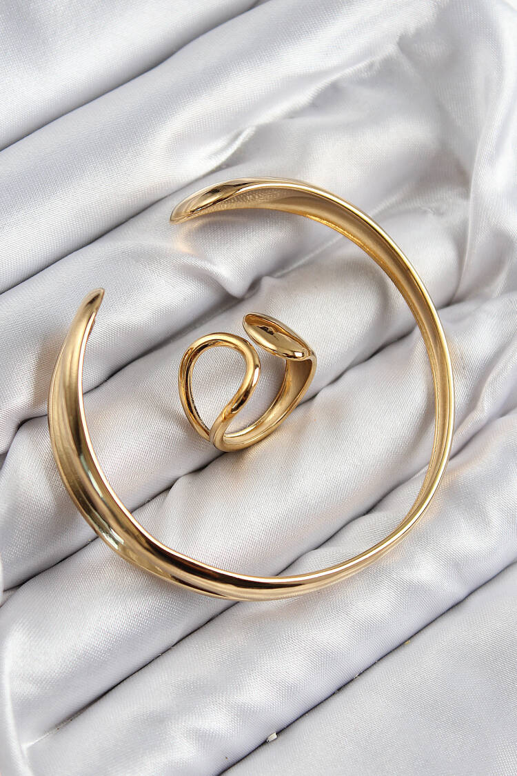 Brass Discrete Pattern Gold Color Bangle Ring Set